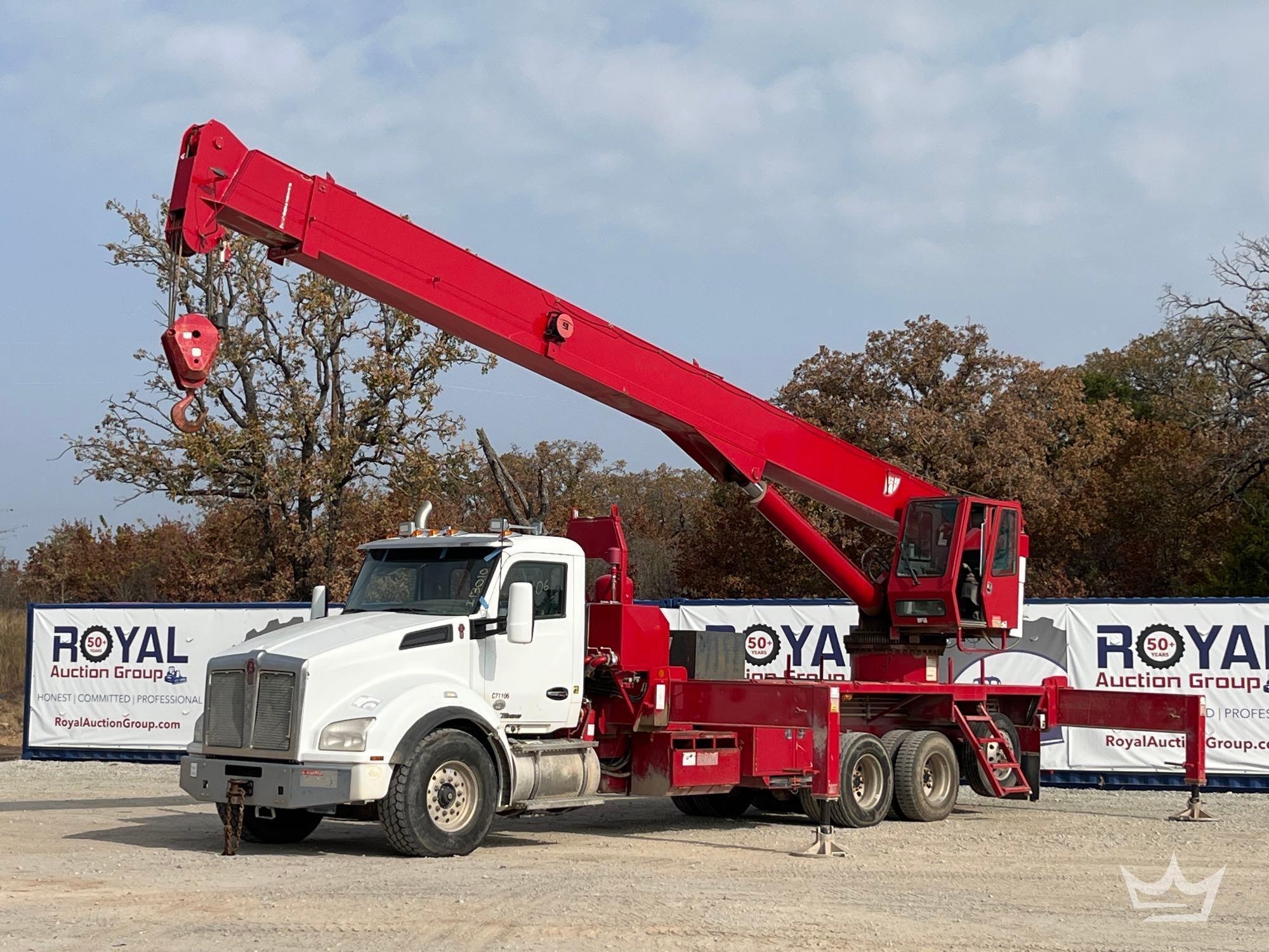 2015 Kenworth T880 QMC 8060R 40 Ton Tri Axle Crane Truck (A56858)