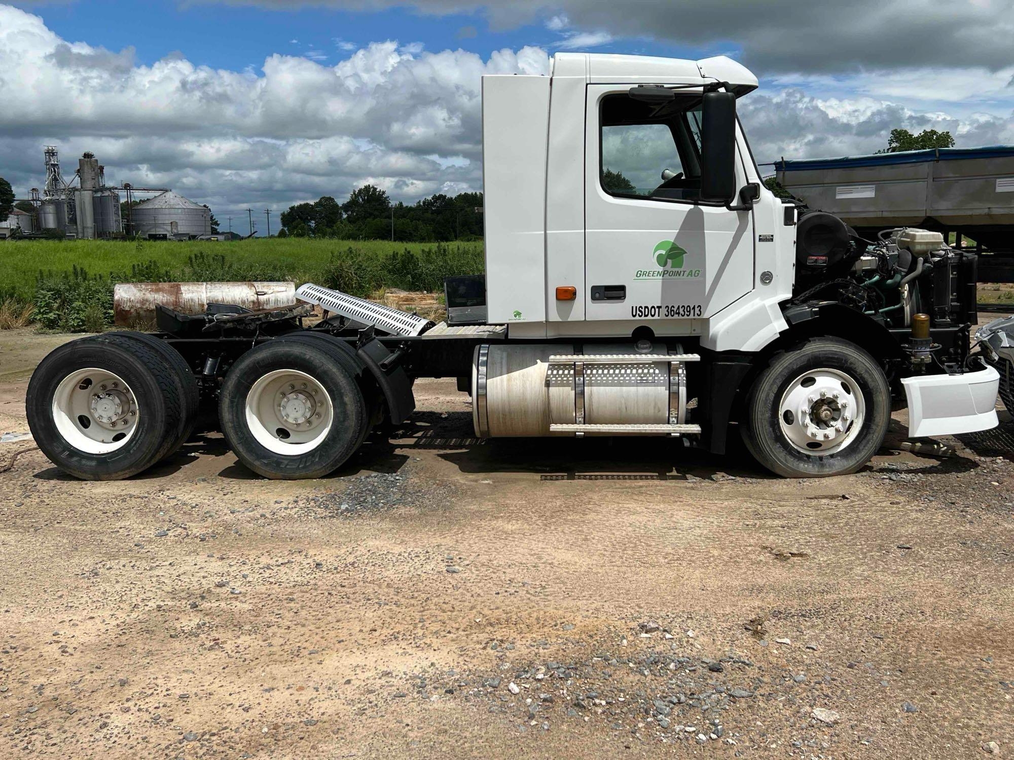 2007 Volvo VNL Truck Tractor (A56435)