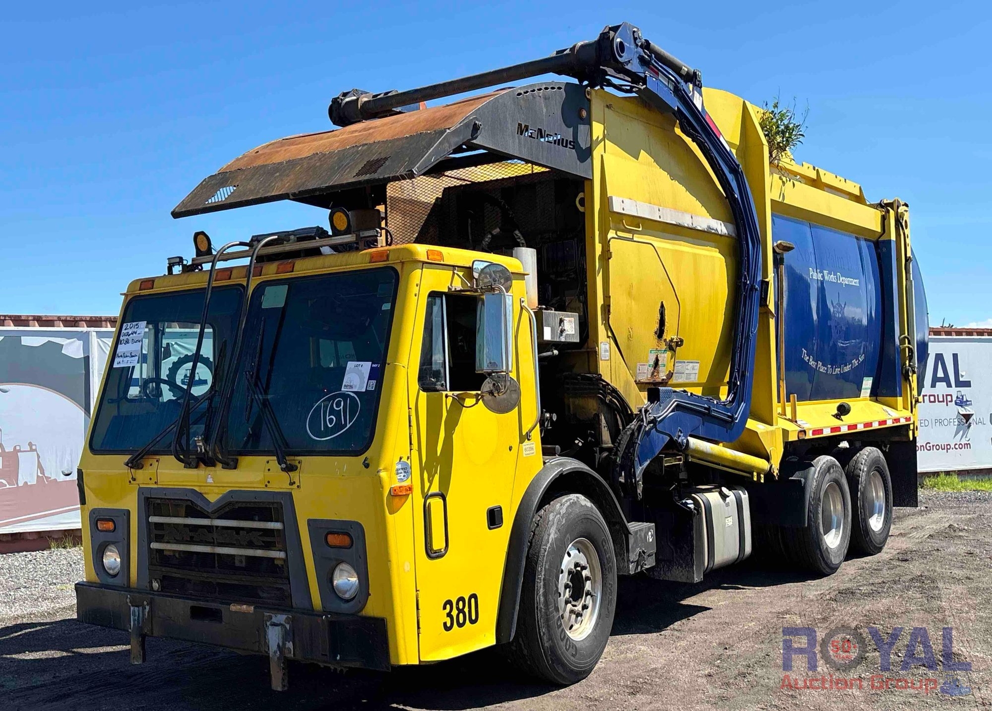 2015 Mack LEU613 McNeilus 4087 28YD Front Loader Garbage Truck (A50323)