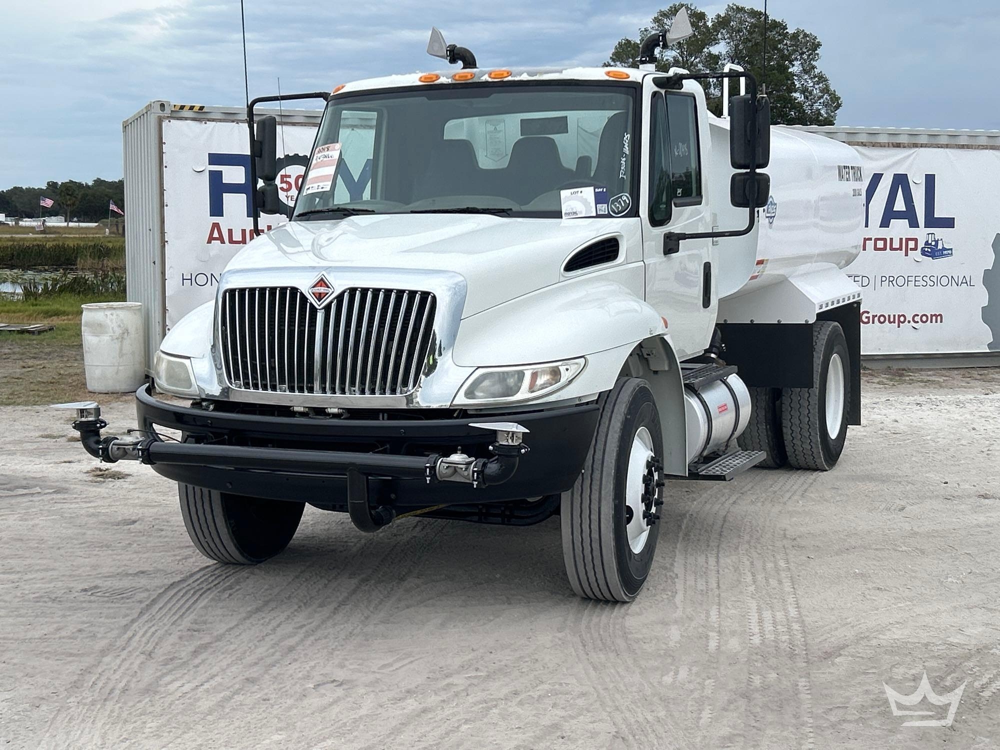 2018 International DuraStar 4300 2,000 Gallon Water Truck (A55852)