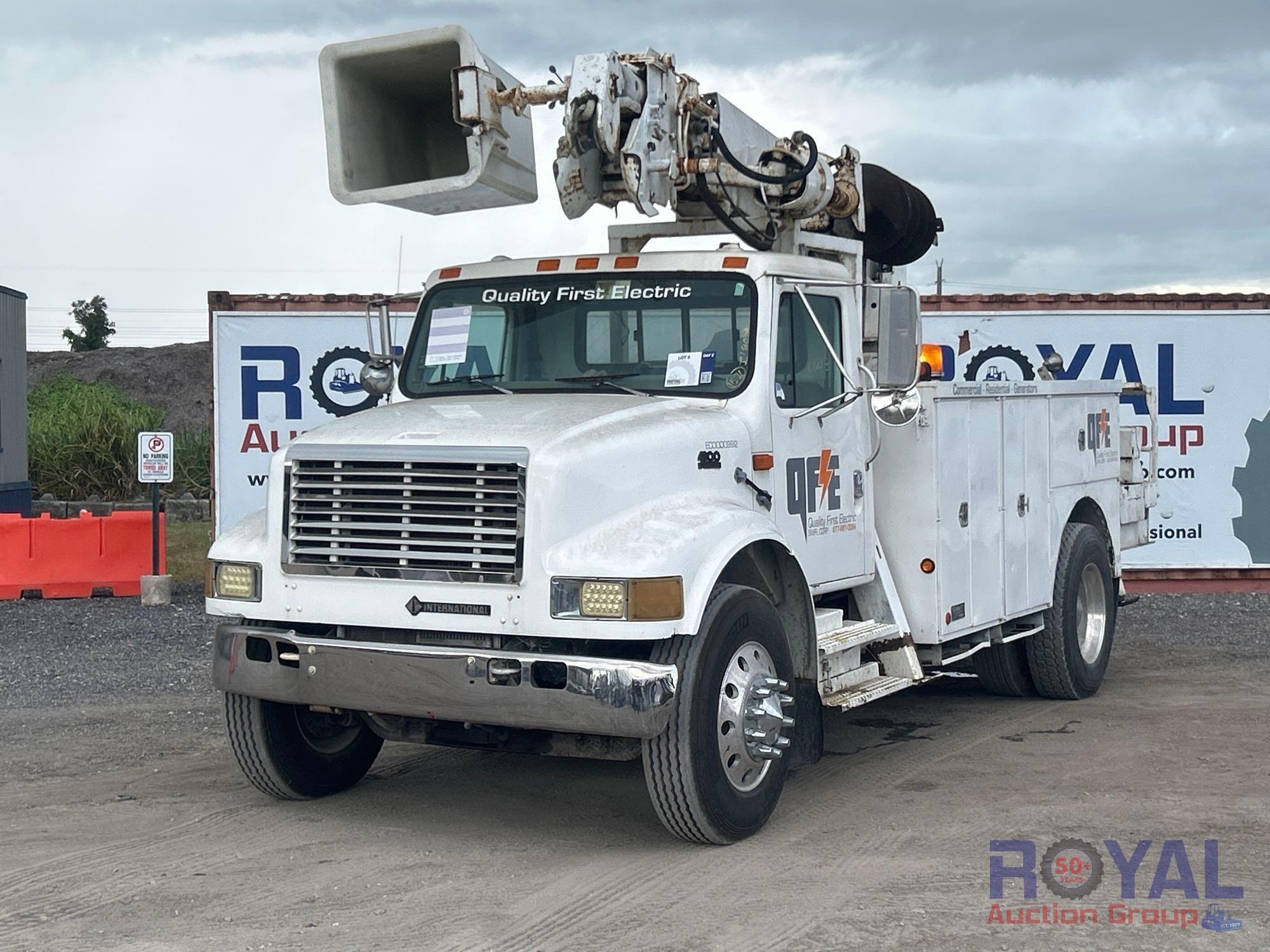 1998 International 4900 Altec Digger Derrick Truck (A55788)