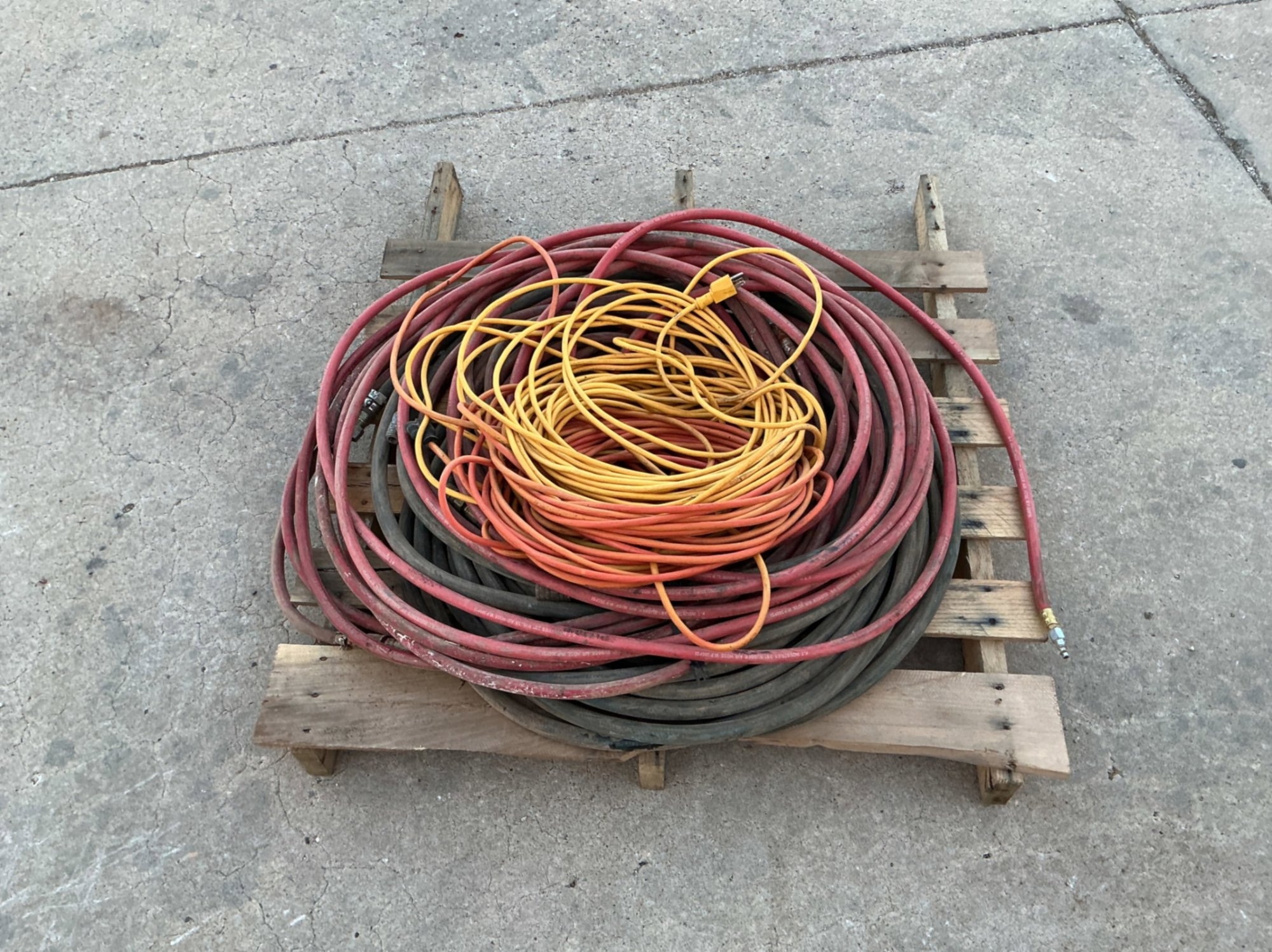 PALLET OF EXTENSION CORDS AND AIR HOSES (A53843)
