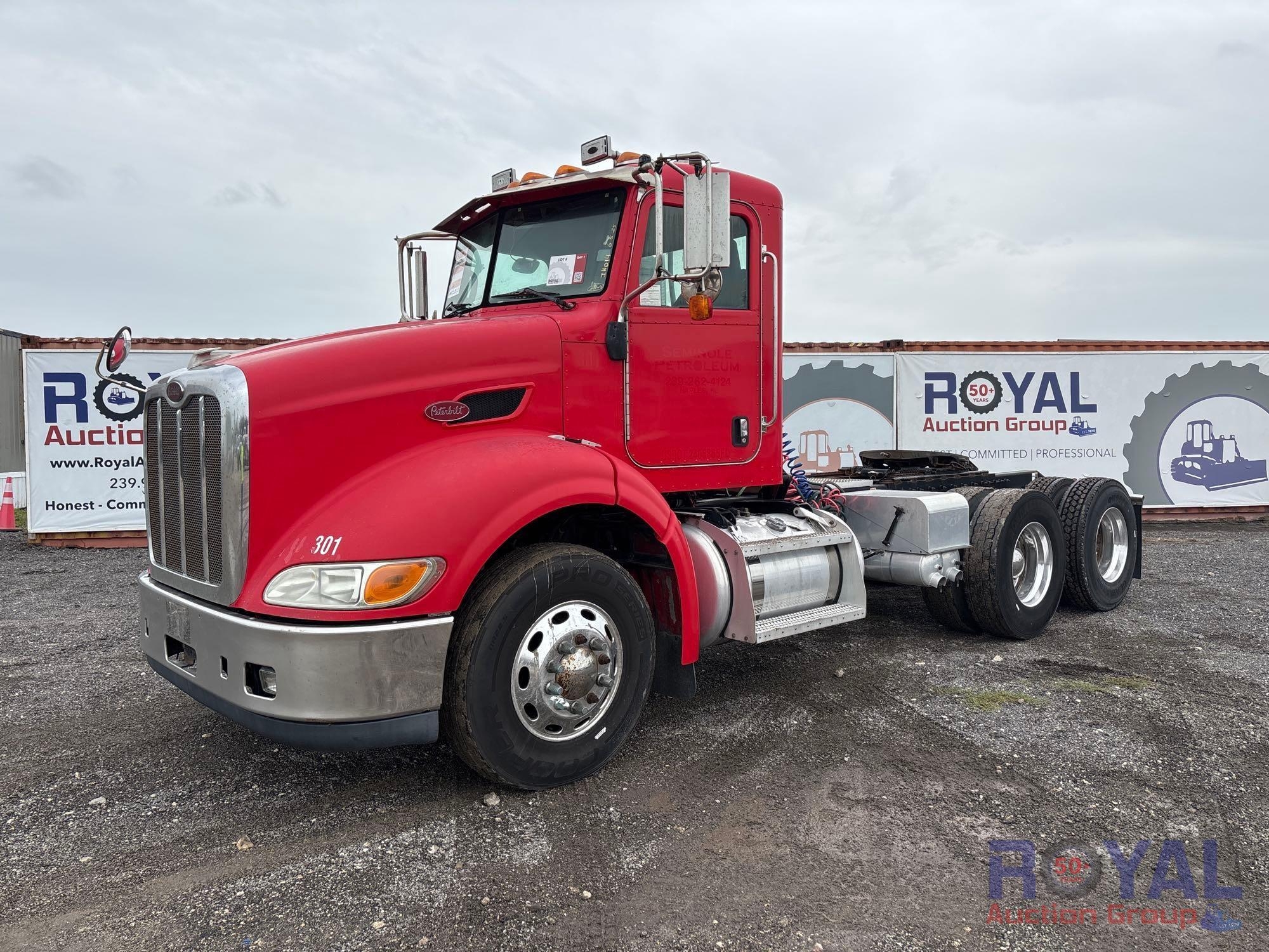 2009 Peterbilt 384 T/A Wet Kit Day Cab Truck Tactor (A50323)