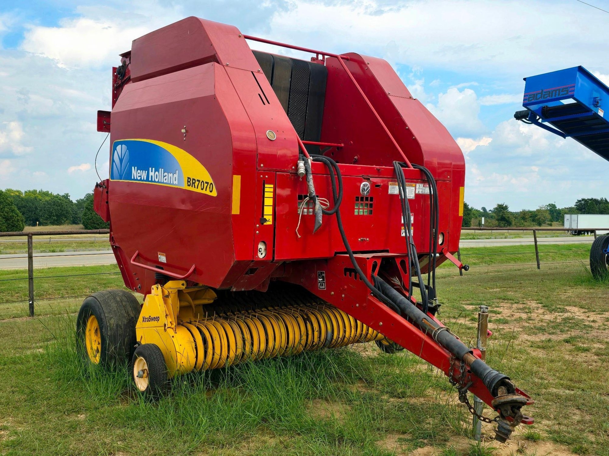 2012 New Holland BR7070 Round Baler with XtraSweep and Net Wrap (A55218)