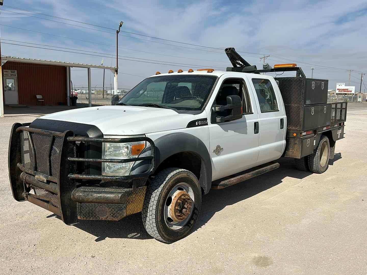 2011 FORD F-550 (A53843)