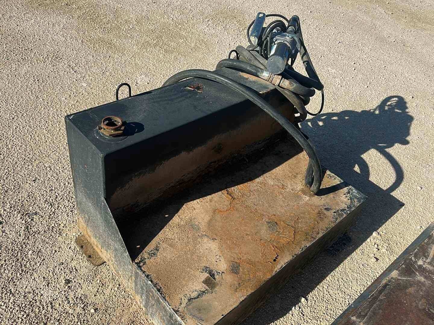 100GAL L SHAPED FUEL TANK (A50854)