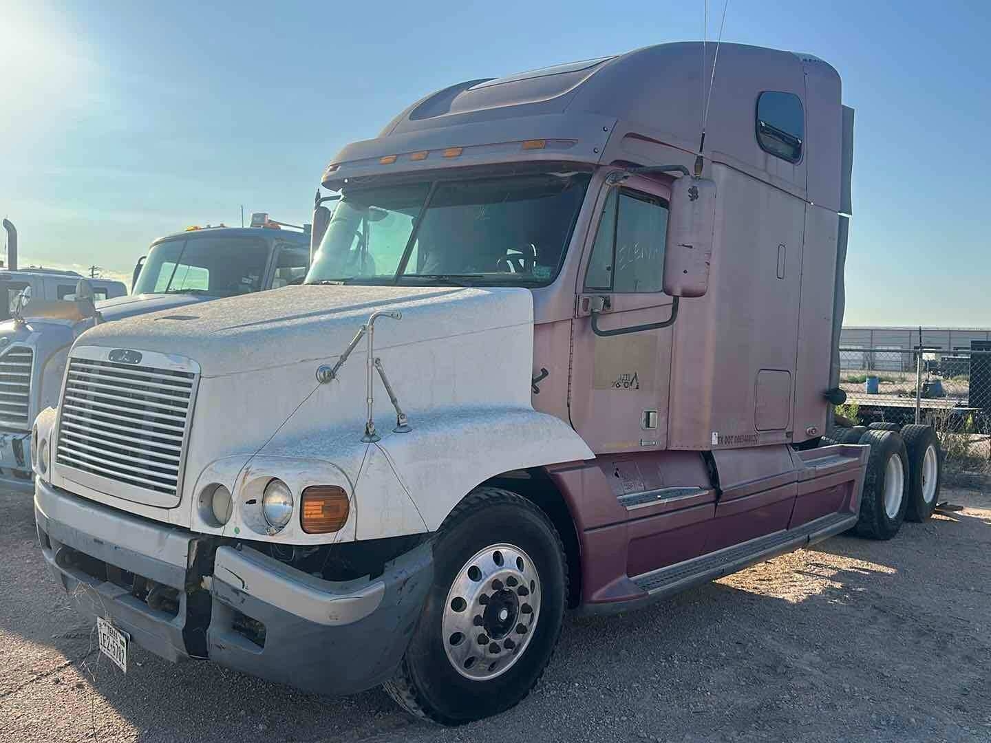 2000 FREIGHTLINER CC CONVENTIONAL(INOPERABLE) (A52472)