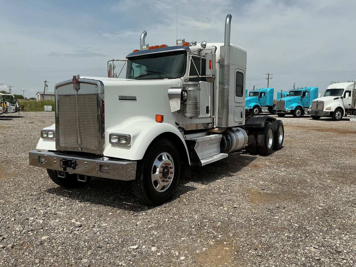 2014 KENWORTH W900 MID-ROOF SLEEPER (A50854)