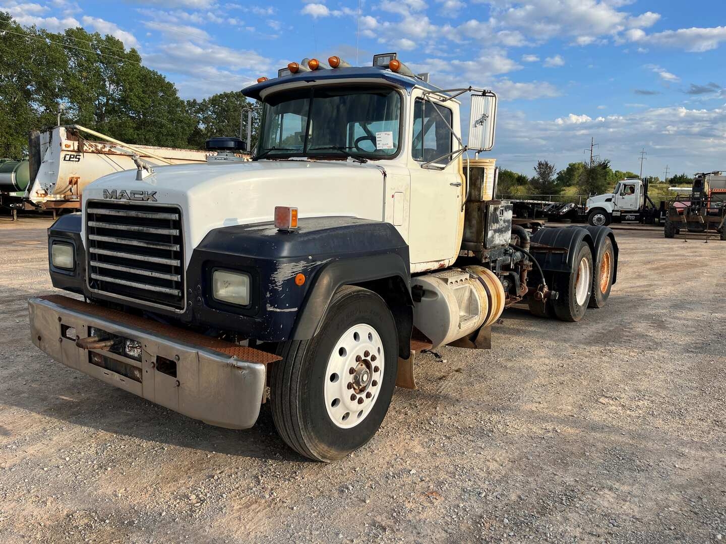 1992 MACK RD688S KILL TRUCK (INOPERABLE) (A53843)