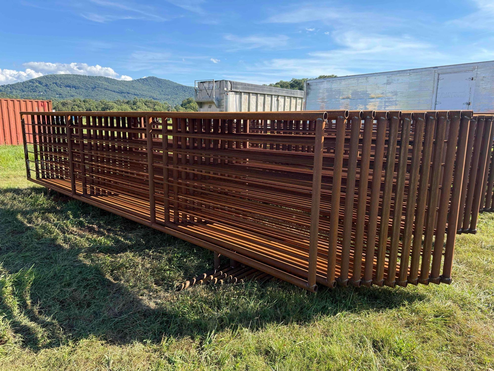 (1) HD 24ft Free Standing Corral Panel (A51573)