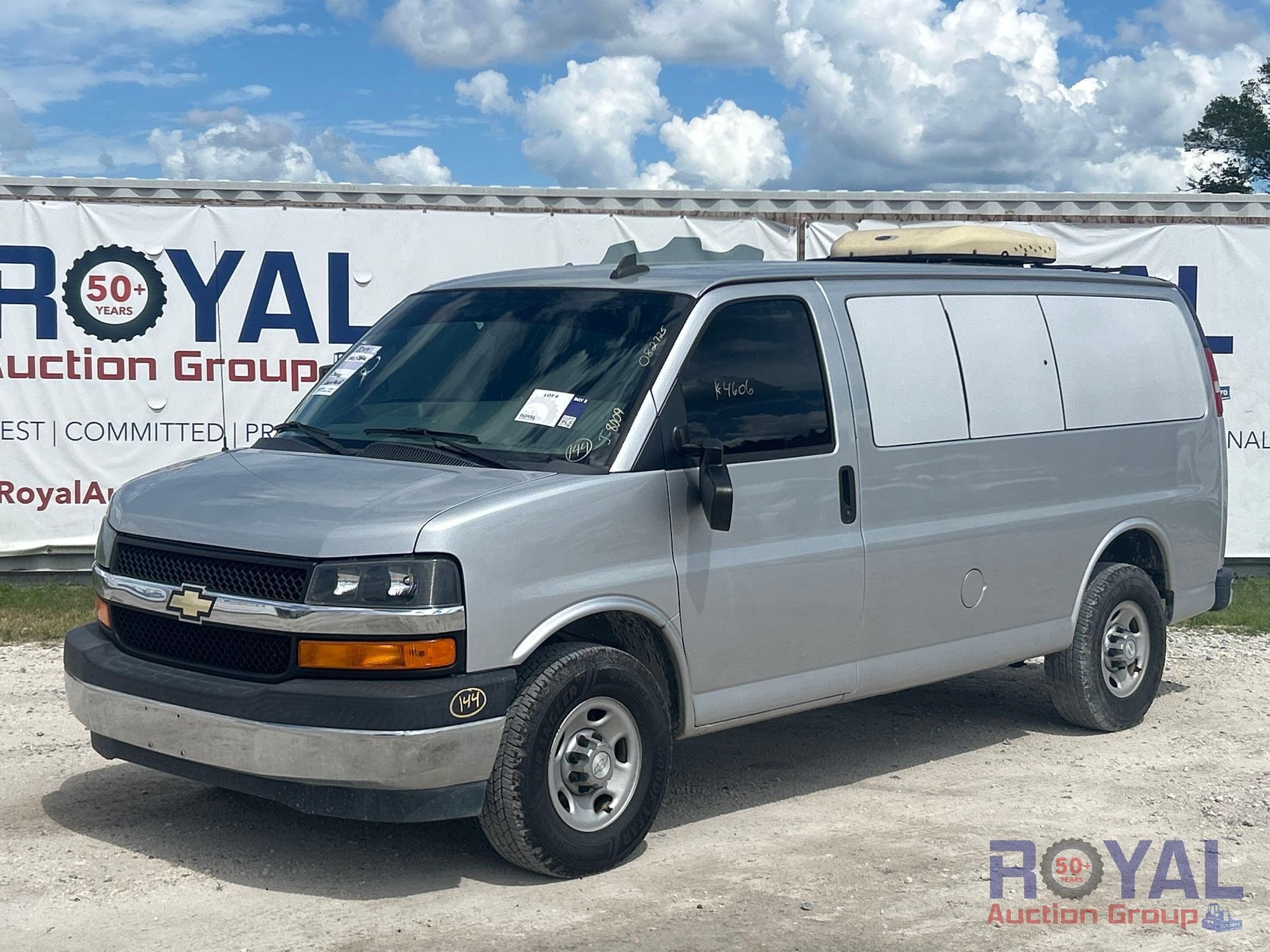 2017 Chevrolet Express LT Passenger Van (A51692)