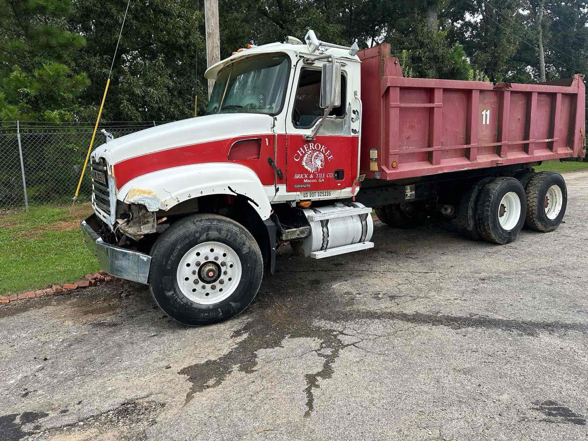 INOP/NON-RUNNING 2006 Mack CV713 Granite Truck, VIN # 1M2AG11C56M039887 (A51572)