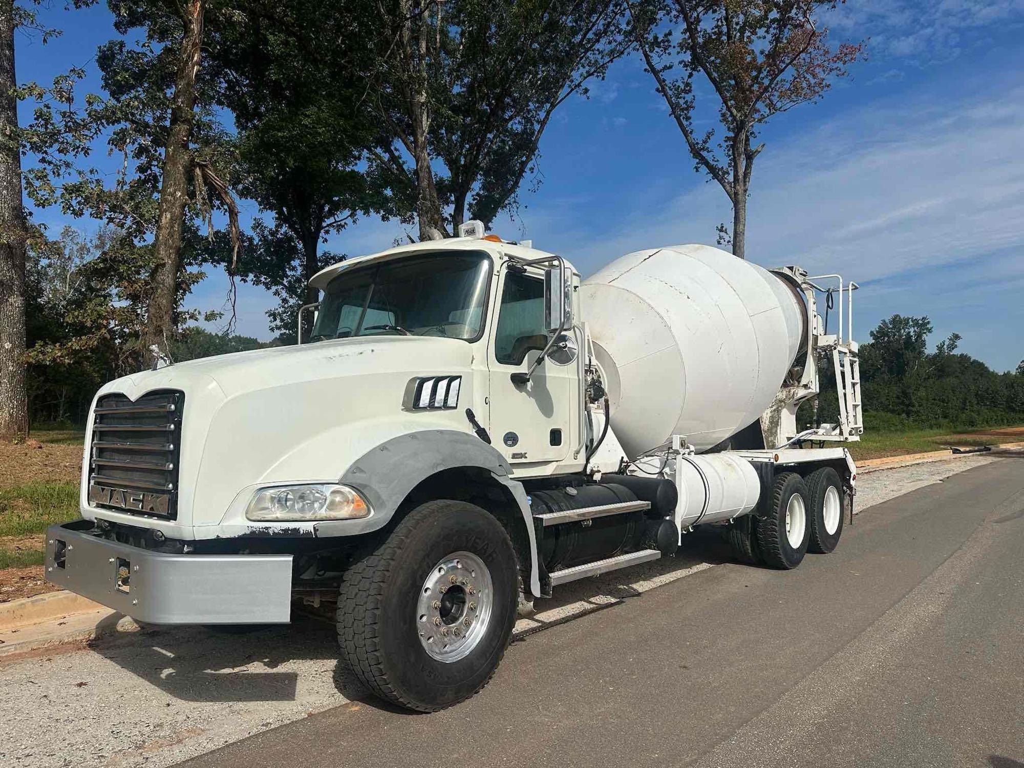 2015 Mack GU813 Mixer Concrete Truck, VIN # 1M2AX13C0FM028499 (A51572)