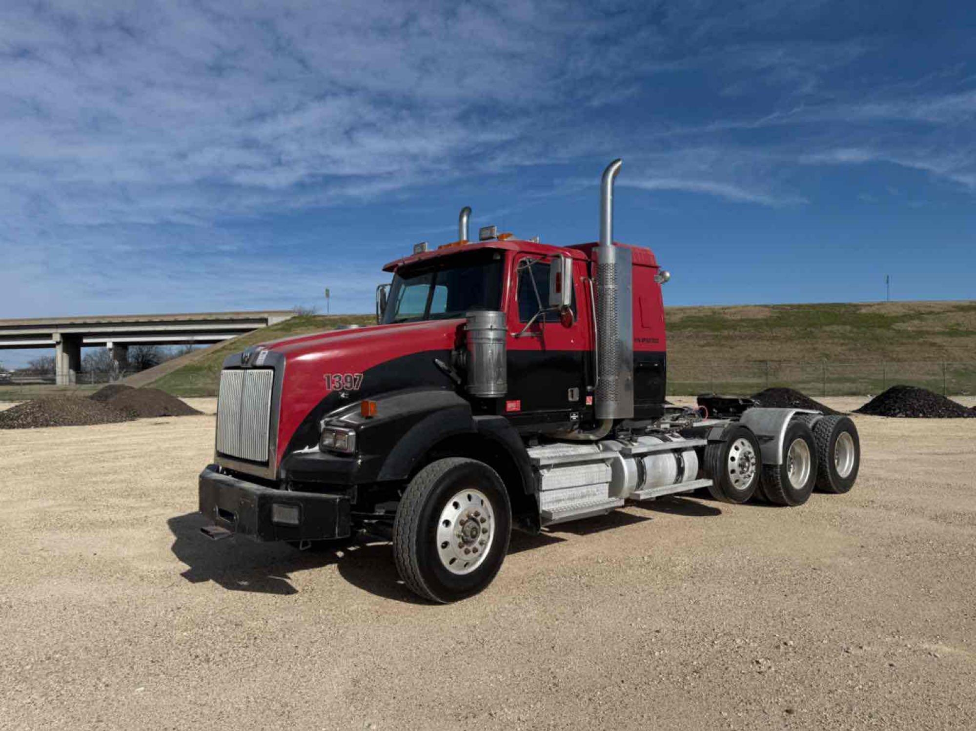 2011 Western Star Trucks 4900 SA Truck, VIN # 5KJNALDR4BPBA7822 (A44391)