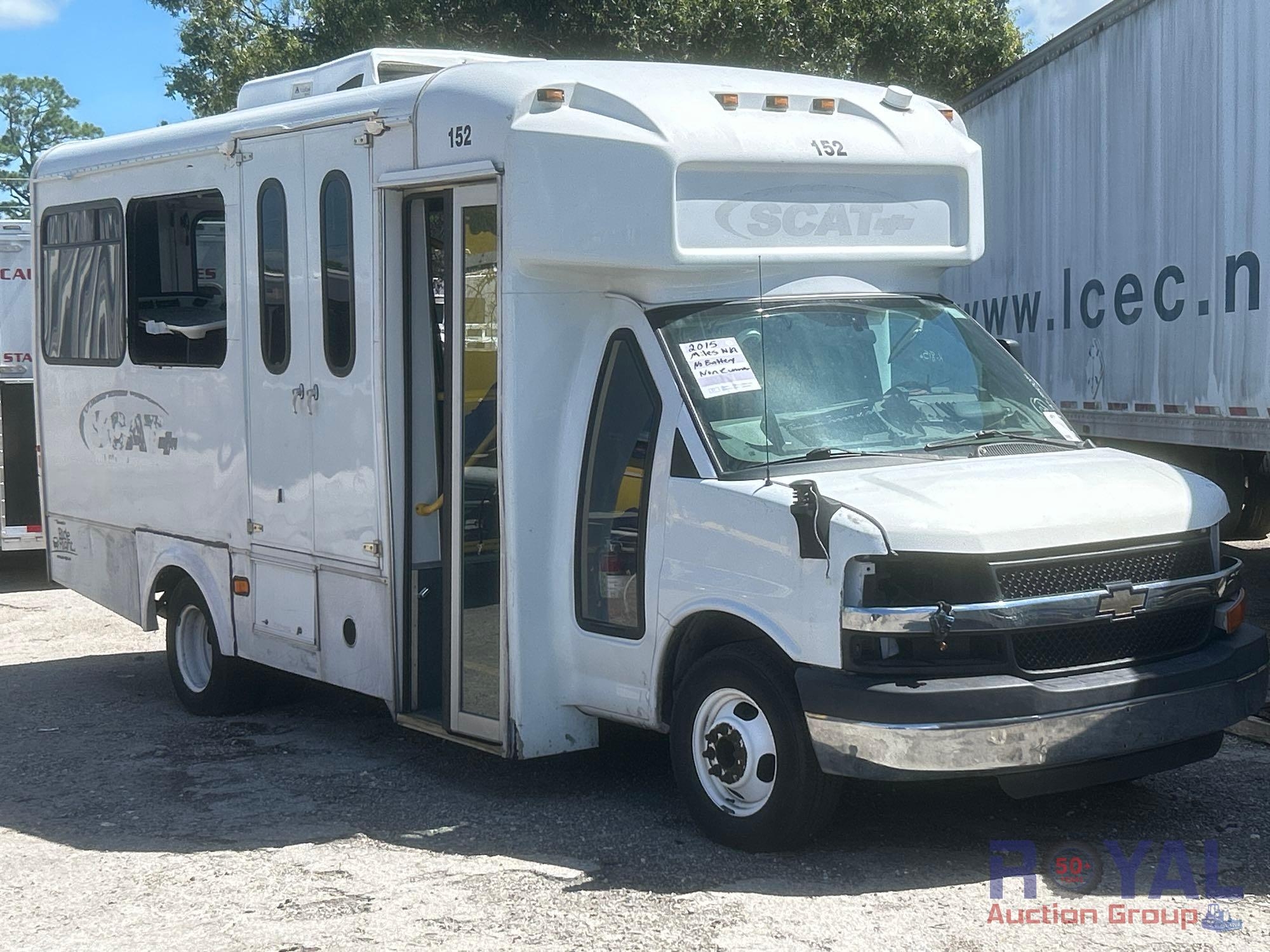 2015 Chevrolet Express 4500 Shuttle Bus (A50323)