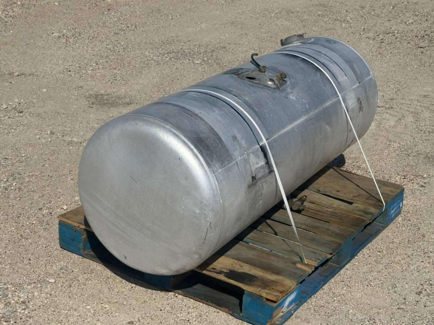 PETERBILT FUEL TANK (A53843)