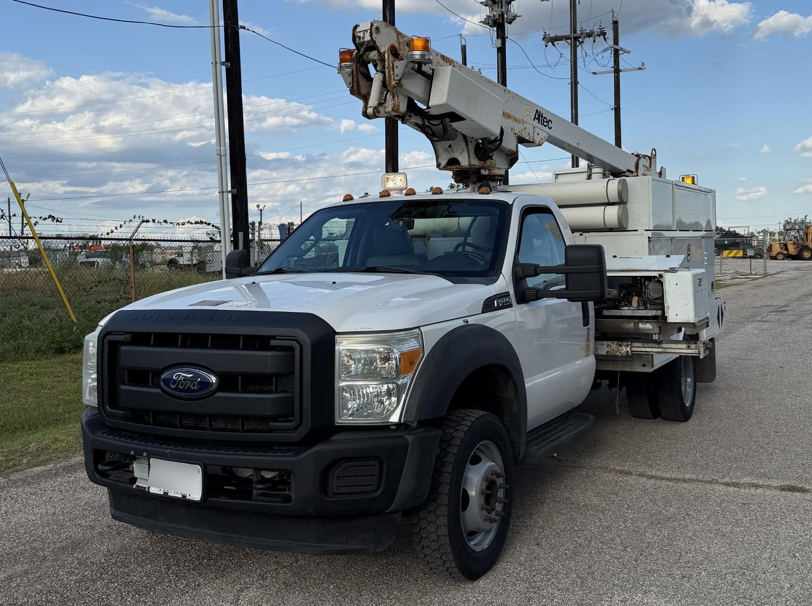 Ford F450 Bucket Truck with Altec AT200A Boom (A55302)