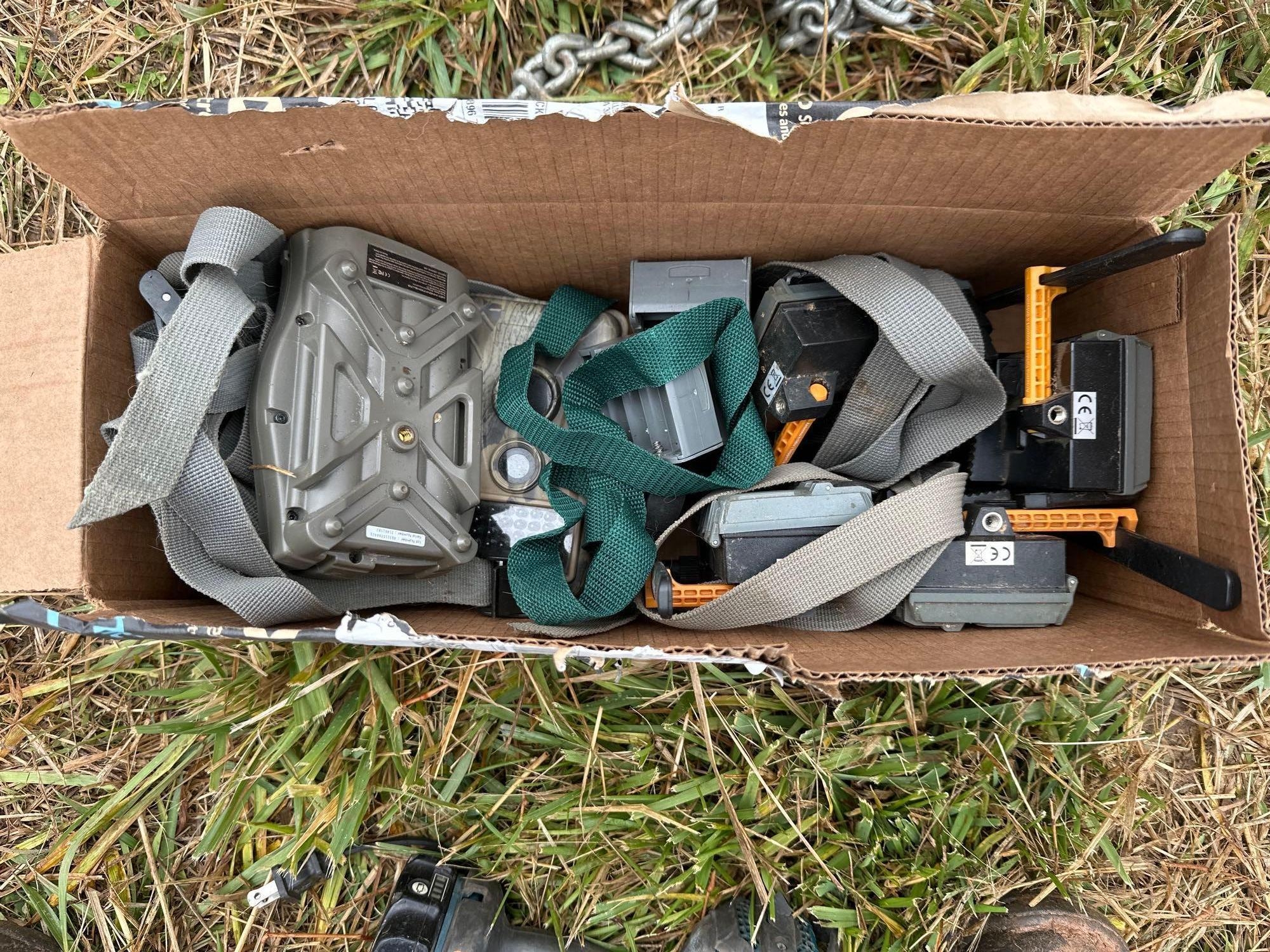 Box of 7 Game Cameras (A57454)