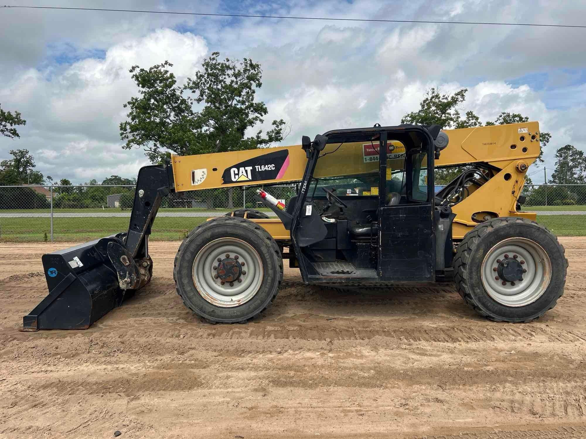 2014 CATERPILLAR TL642C TELESCOPIC FORKLIFT (A51242)