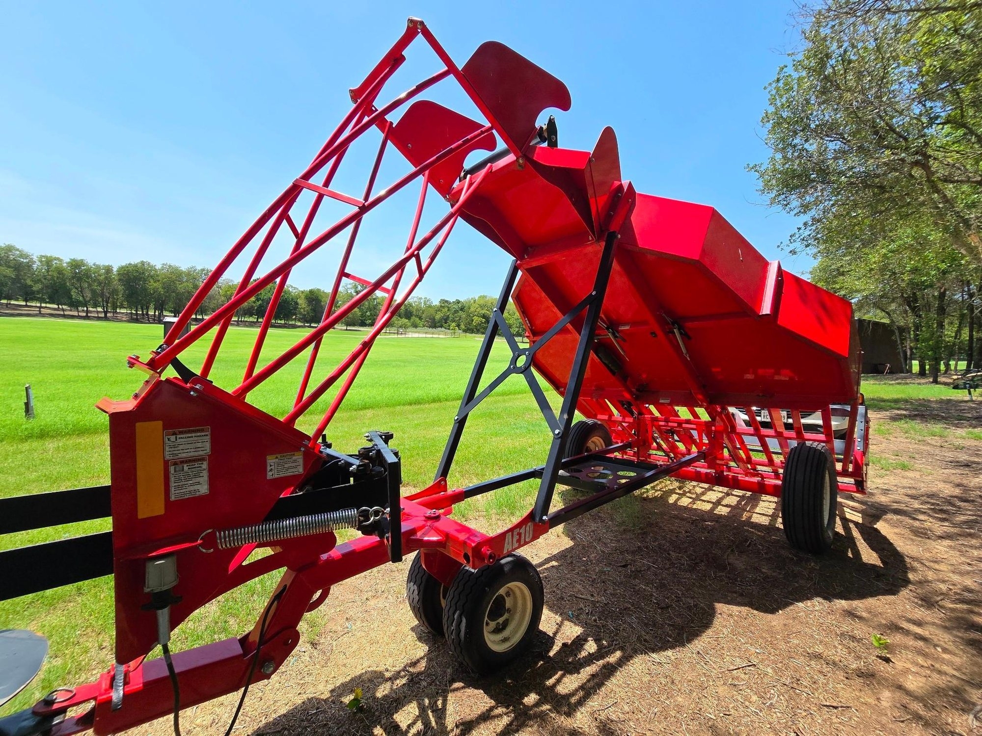 Kuhns AE10 Small Square Bale Accumulator - 10-Bale Efficient Handling System (A55314)