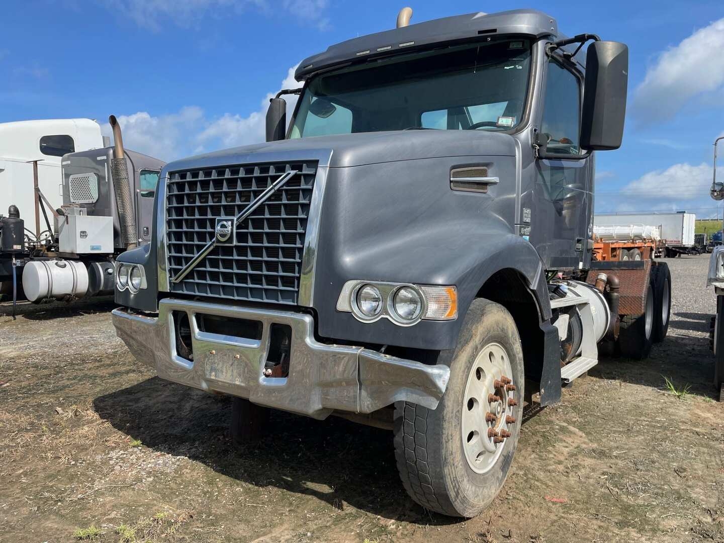 2014 VOLVO VHD DAY CAB (INOPERABLE) (A50854)