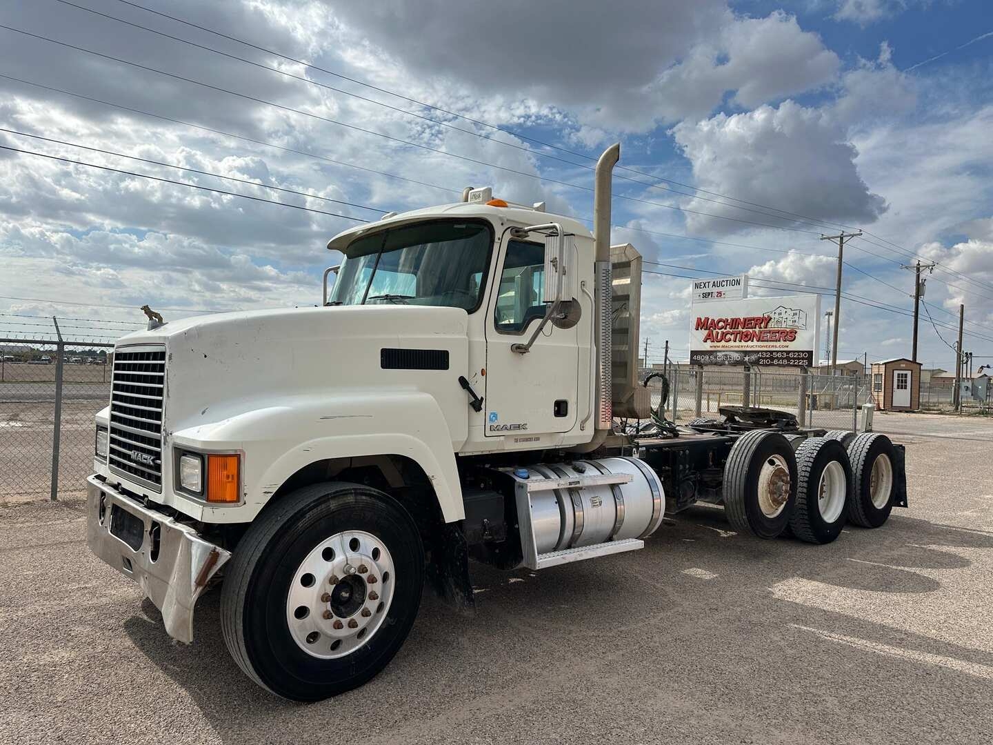 2011 MACK CHU (PINNACLE) (A58214)