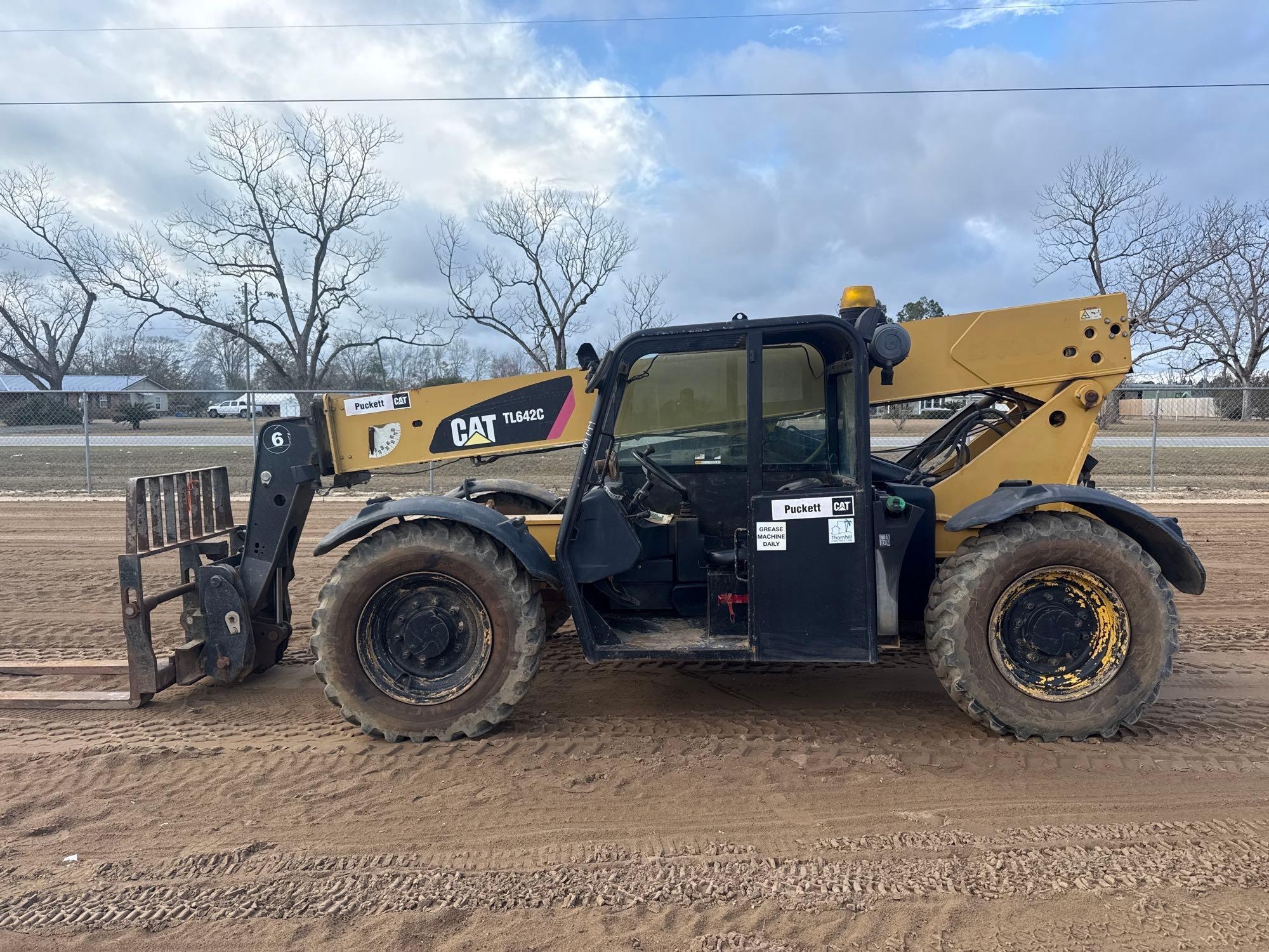 CATERPILLAR TL642C TELESCOPIC FORKLIFT (A60429)