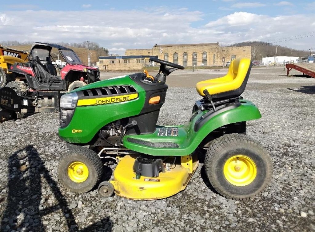 John Deere D110 Riding Mower (A62679)