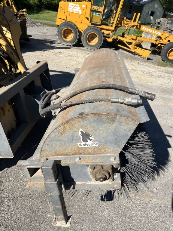 72" Hydraulic Broom  (A52384)