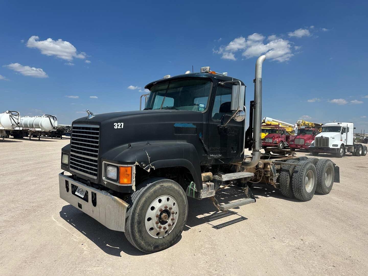 2010 MACK PINNACLE (A52472)