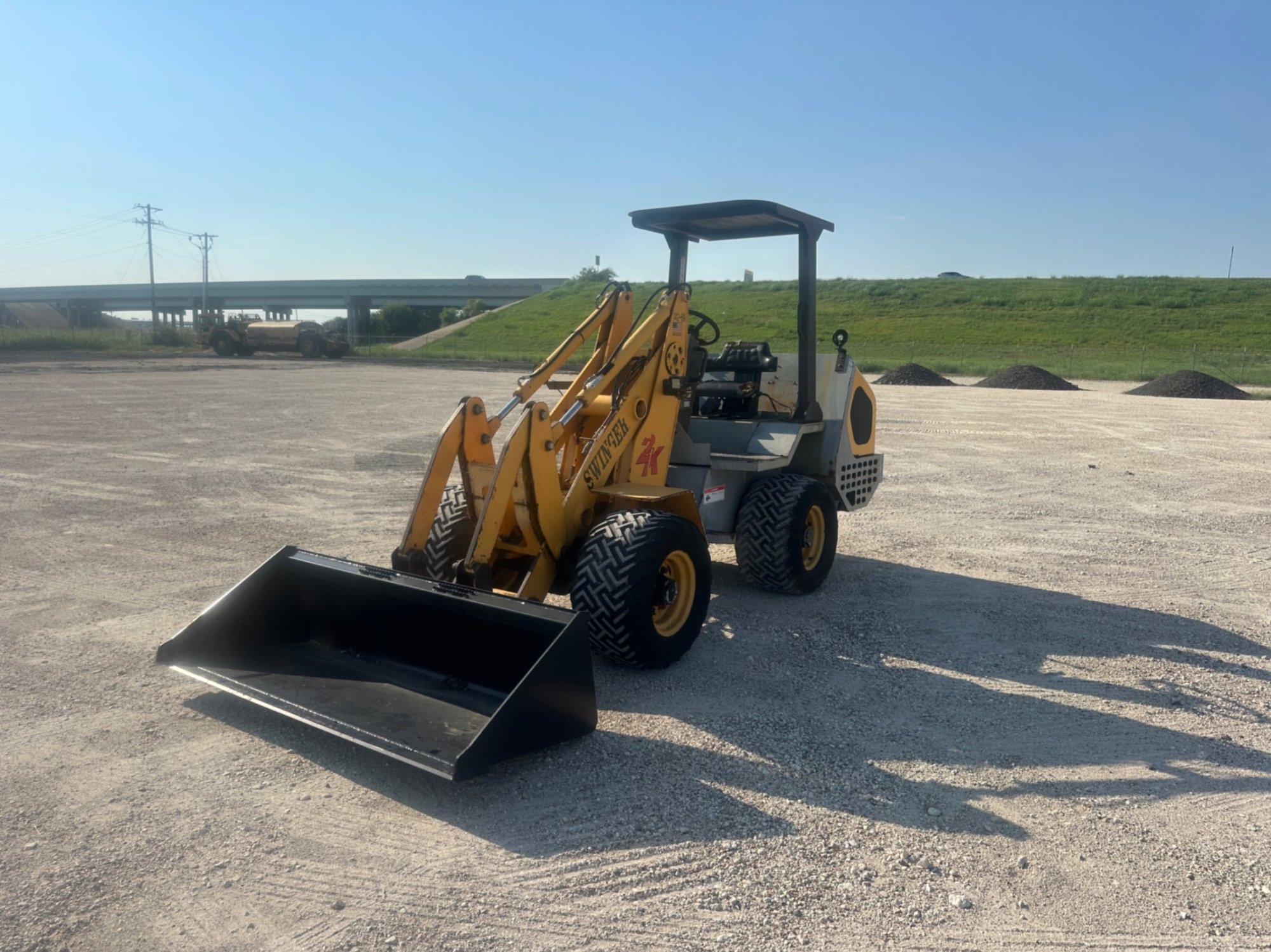 SWINGER 2K LOADER (A52472)