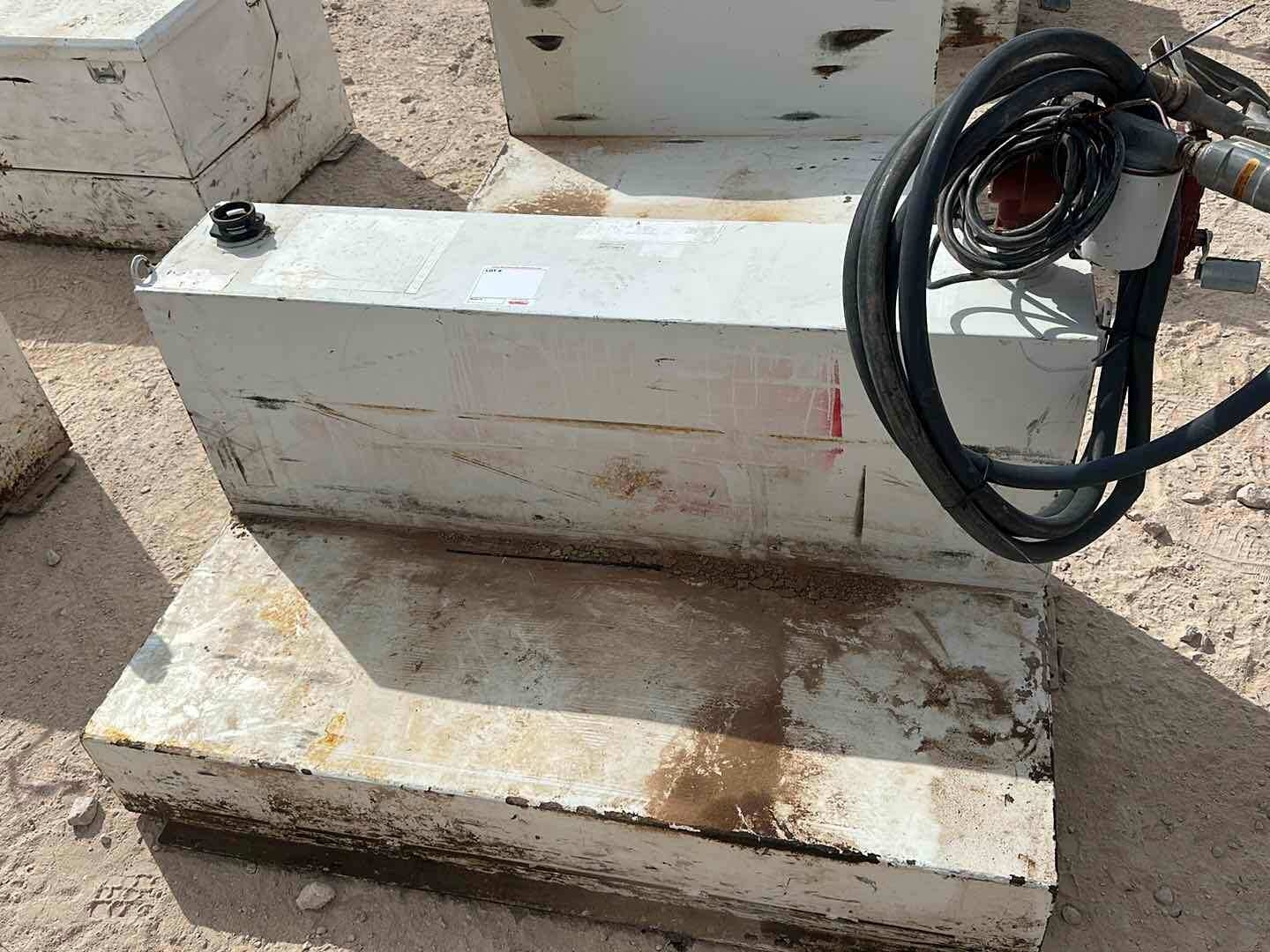 100 GAL FUEL TANK W/PUMP (A52472)