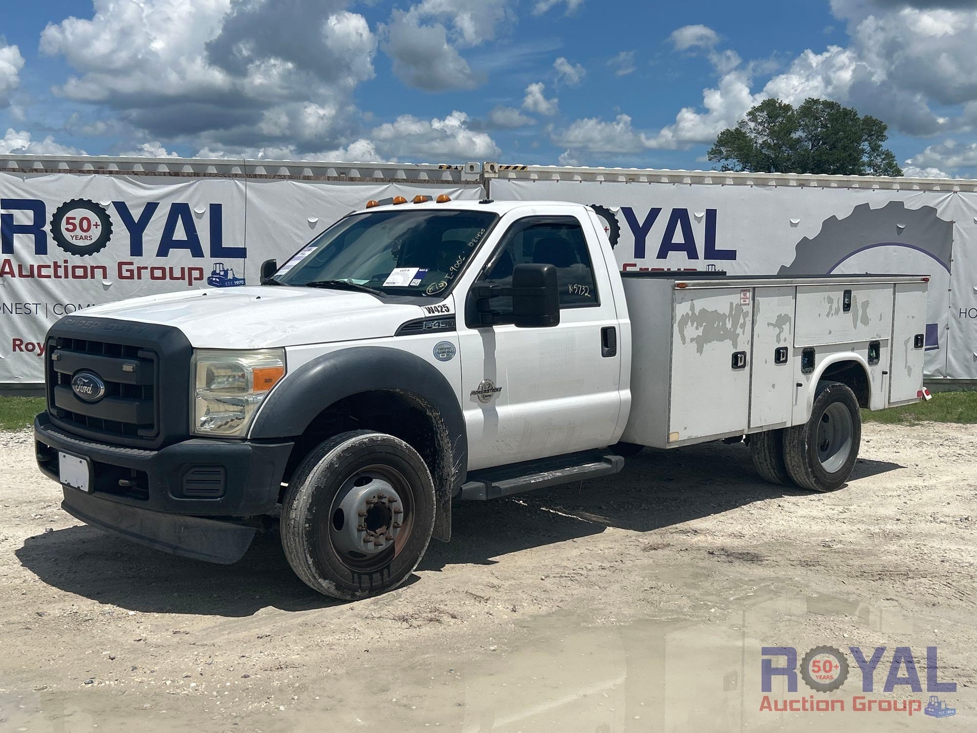 Year: 2015 Make: Ford Model: F-450 Vehicle Type: Pickup Truck Mileage: Plate: Body Type: 2 Door C... (A51692)