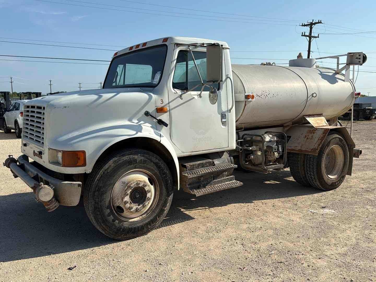 1991 INTERNATIONAL WATER TRUCK (A52472)