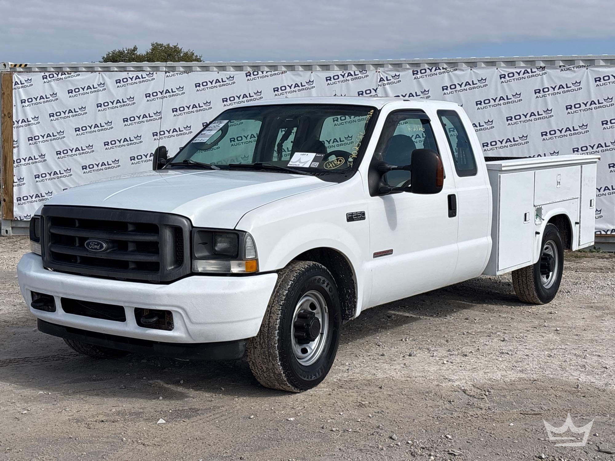 2004 Ford F-250 Ext. Cab Service Truck w/ Liftgate (A59230)