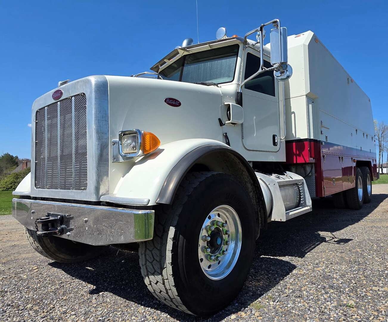 2011 PETERBILT 365 WIRELINE TRUCK (A55745)