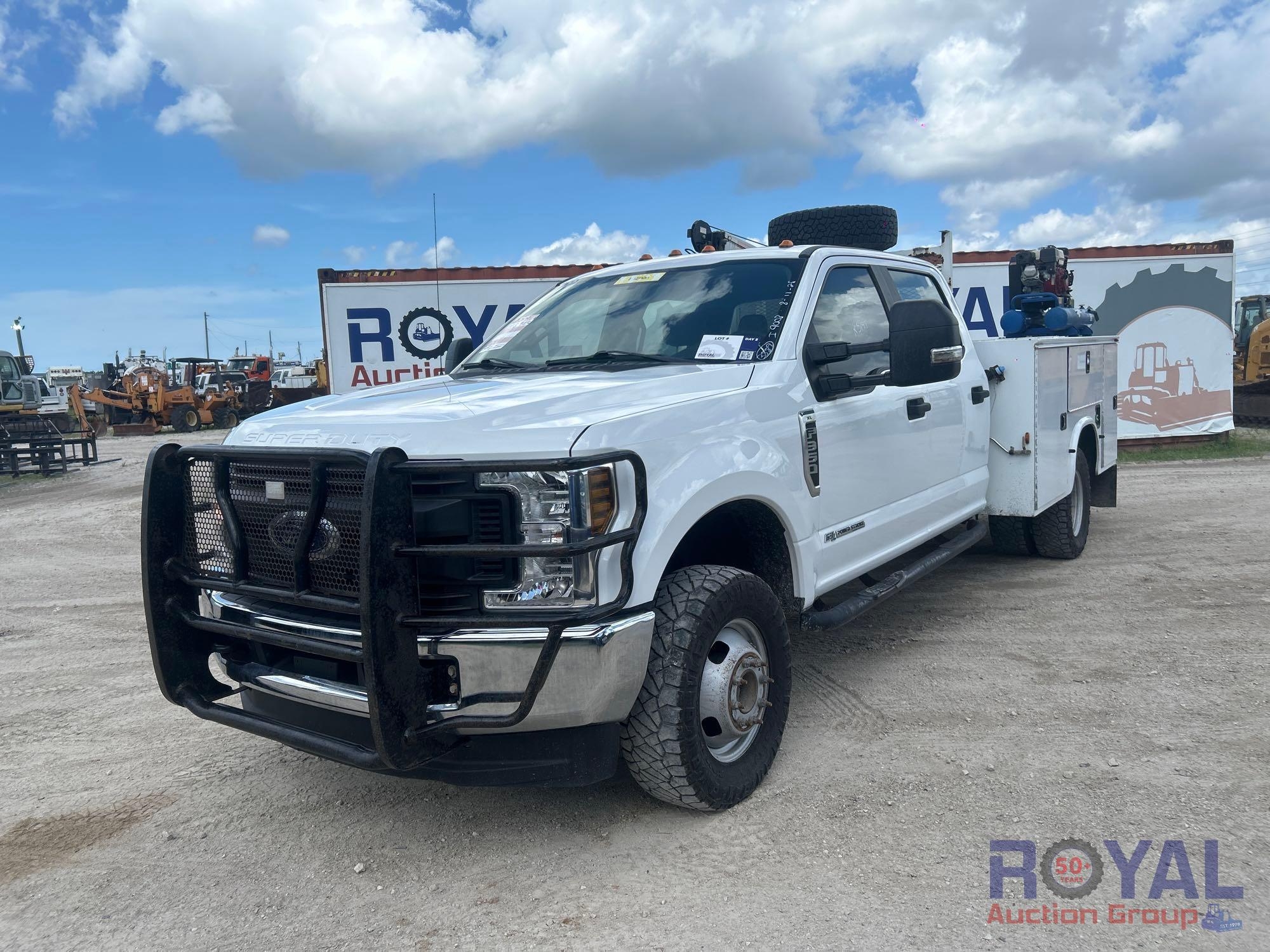 2019 Ford F-350 4x4 Crew Cab Auto Crane EHC-4 4,000lb 2 Ton Mechanics Crane Service Truck (A55788)