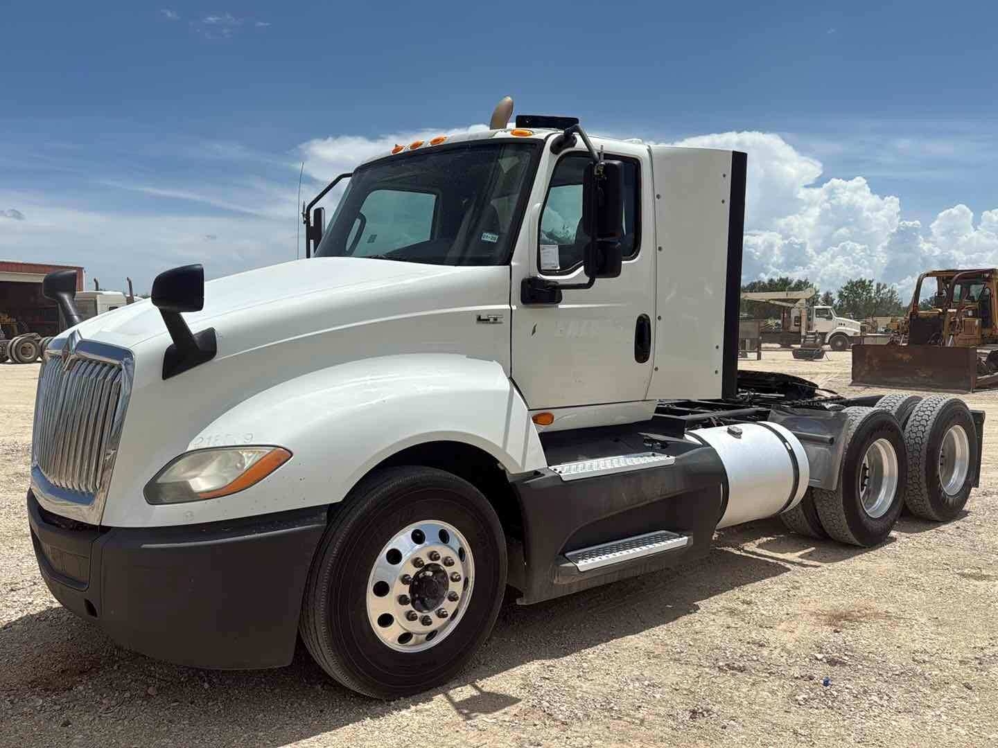 2018 INTERNATIONAL LT625 (A52472)
