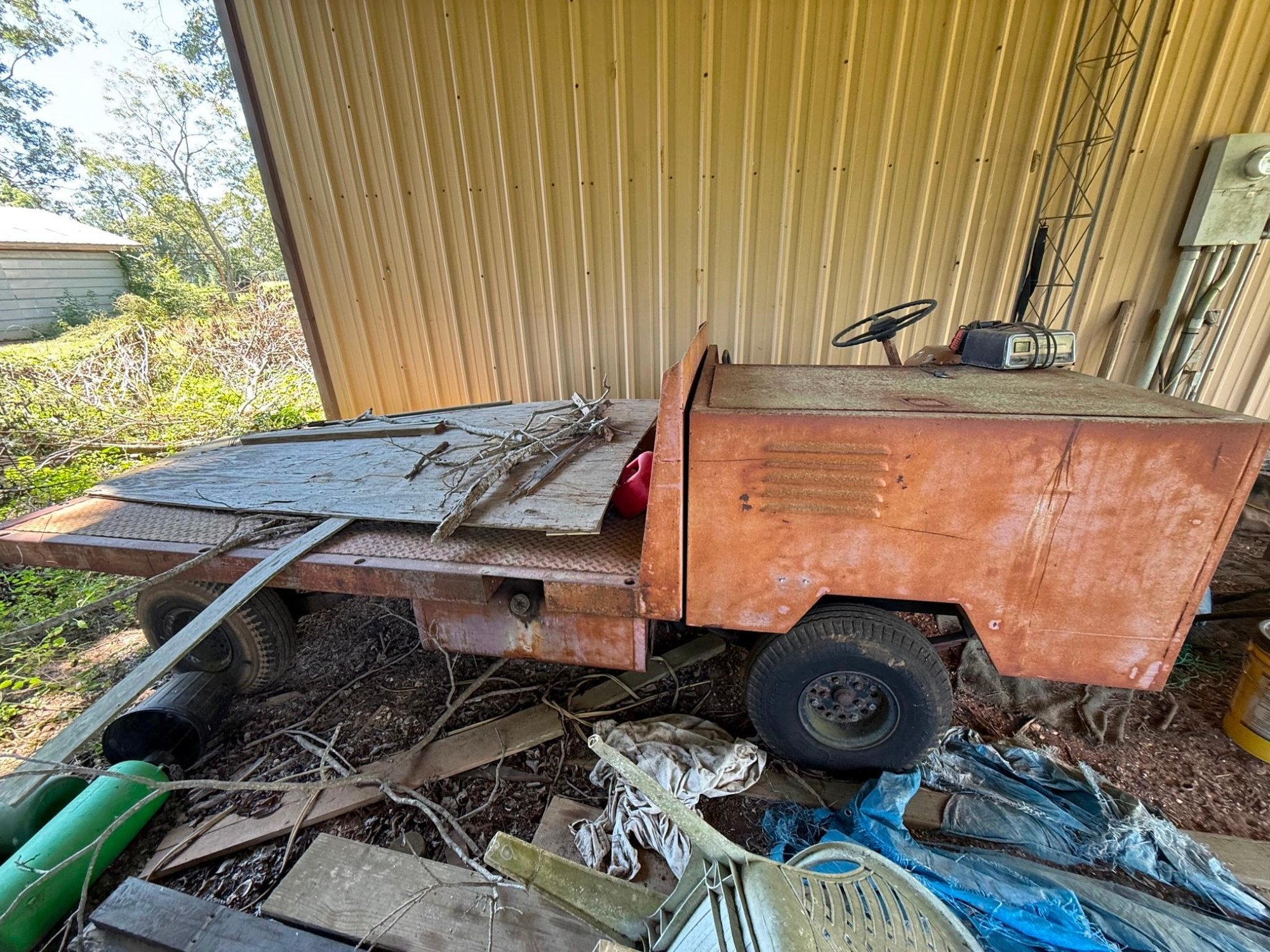 Flat bed utility truck with inline 6Cy engine (A55301)