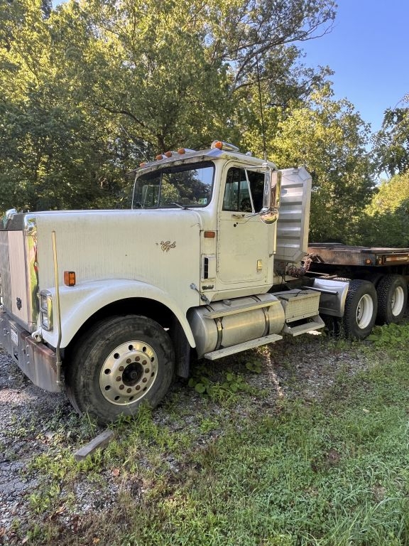 1997 International 9300 Day Cab Tractor (A52384)