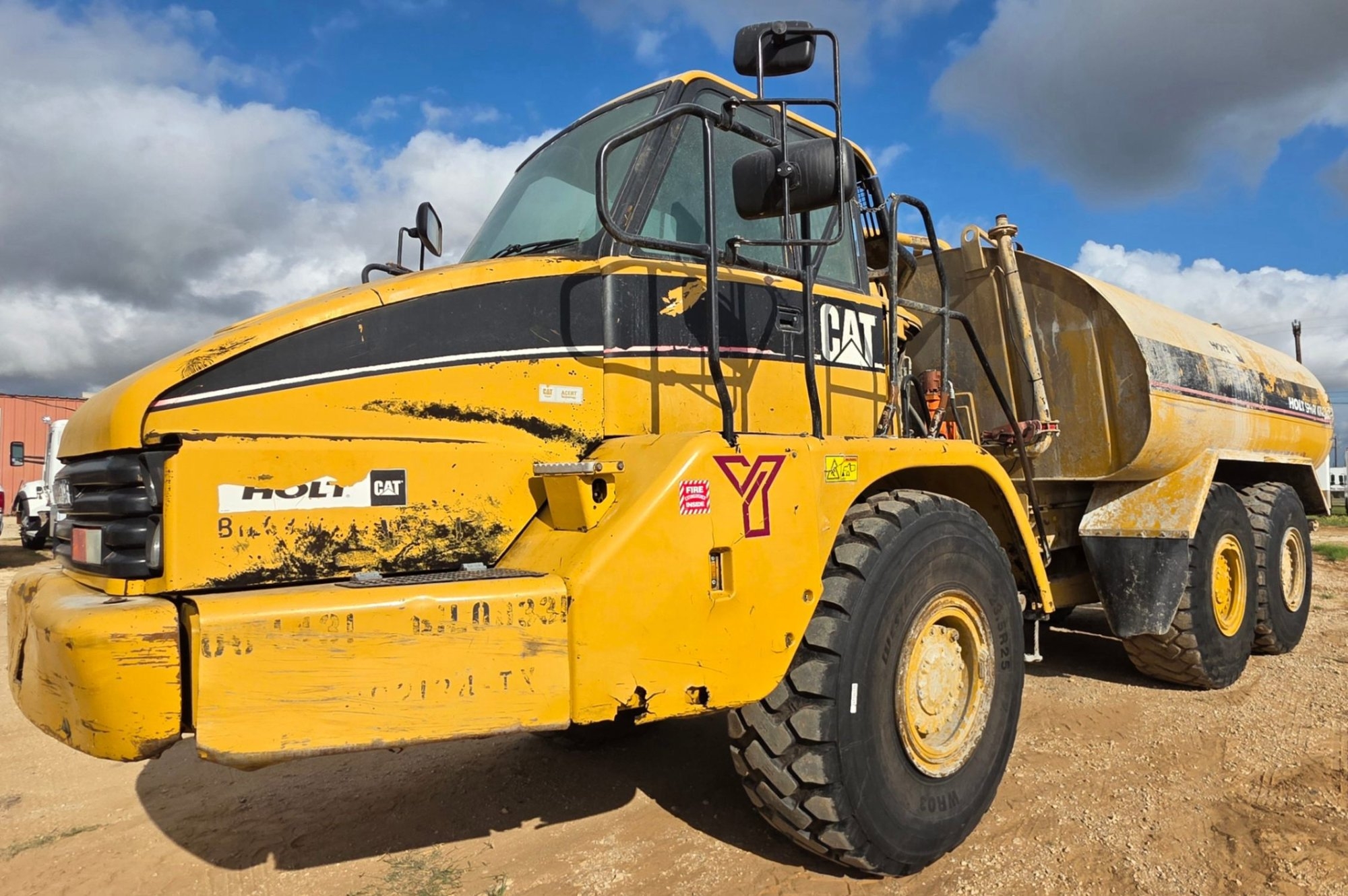 CATERPILLAR 725 ARTICULATED SPRAY KING TRUCK (A53843)