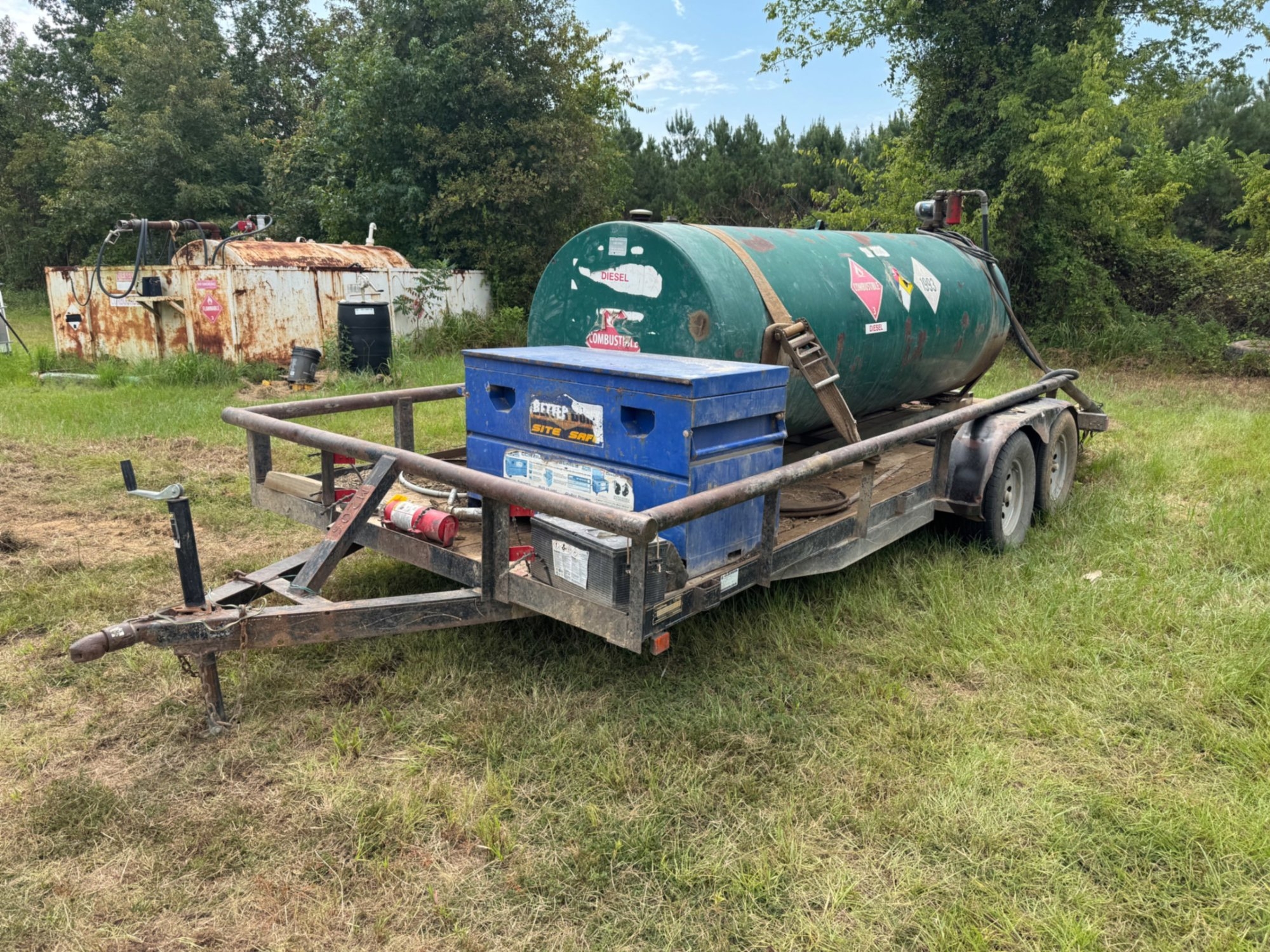 2008 D&P WELDING 18FT 2000 GAL FUEL TRAILER (A52472)