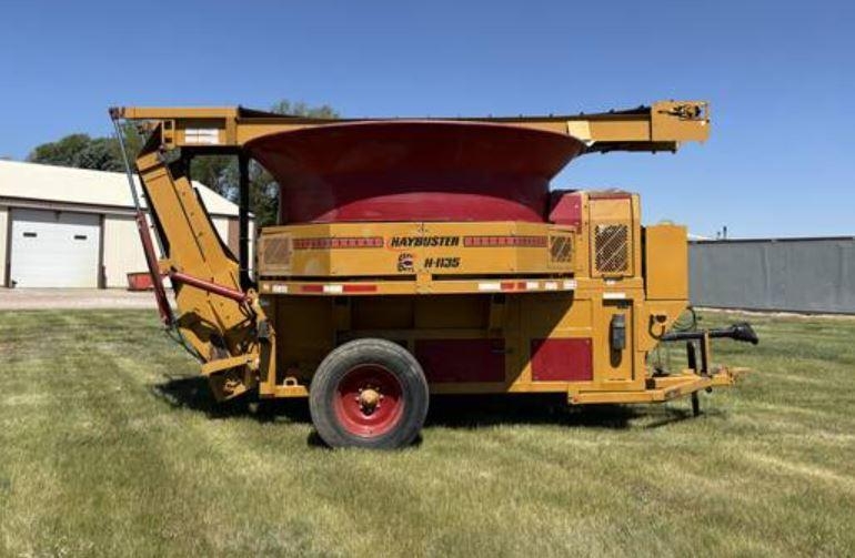 2022 Haybuster H1135 Tub Grinder (A55314)