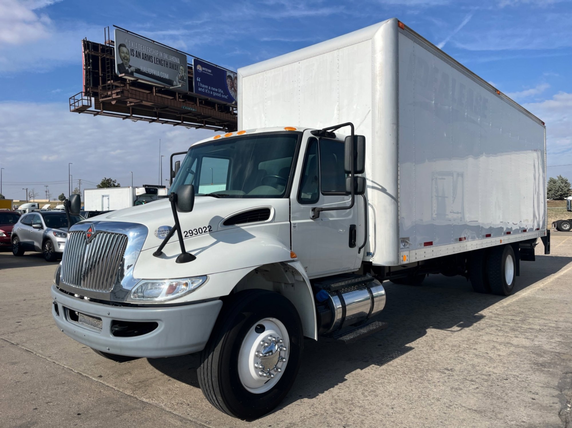 2019 INTERNATIONAL DURASTAR 4300 BOX TRUCK (A58214)