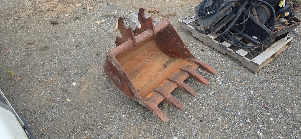 Kubota 29" Backhoe Bucket (A50774)