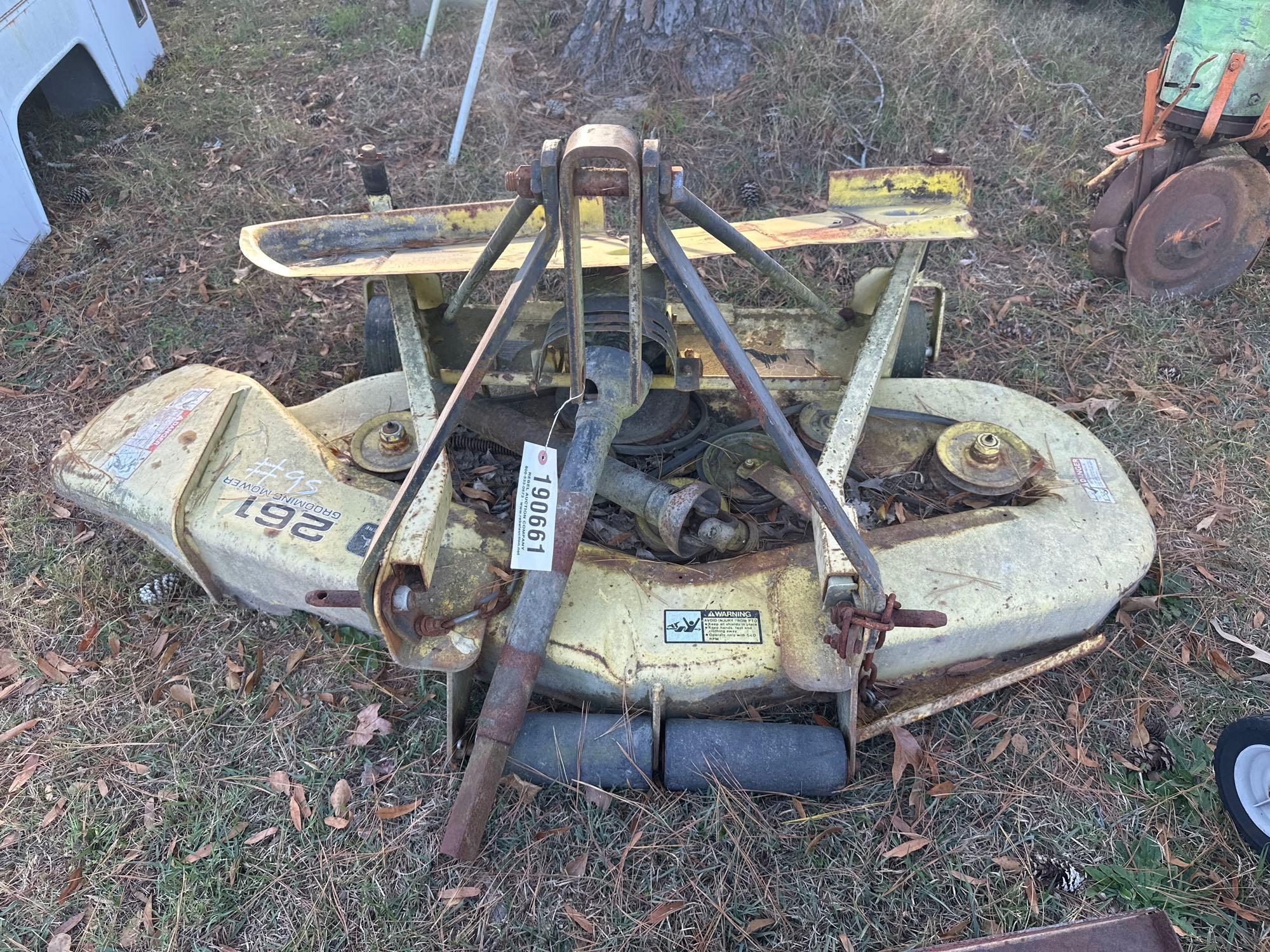 JOHN DEERE 261 GROOMING MOWER (A52708)