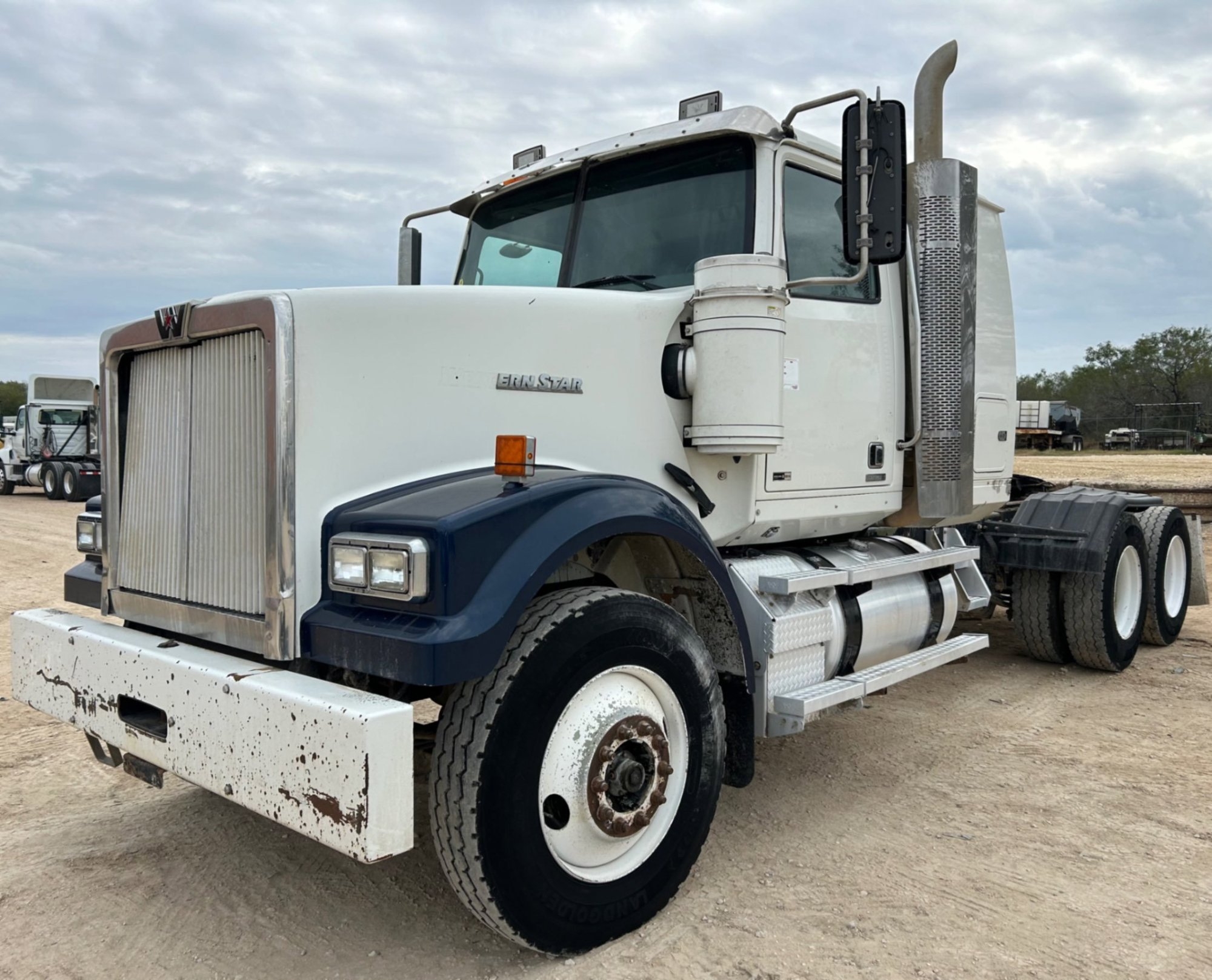 2014 WESTERN STAR  4900 SF FLATTOP SLEEPER (A58214)