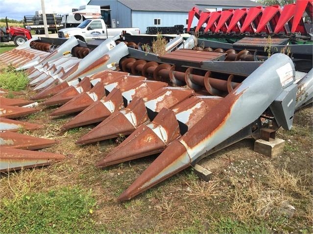 1977 Gleaner A630 Corn Head (A55301)