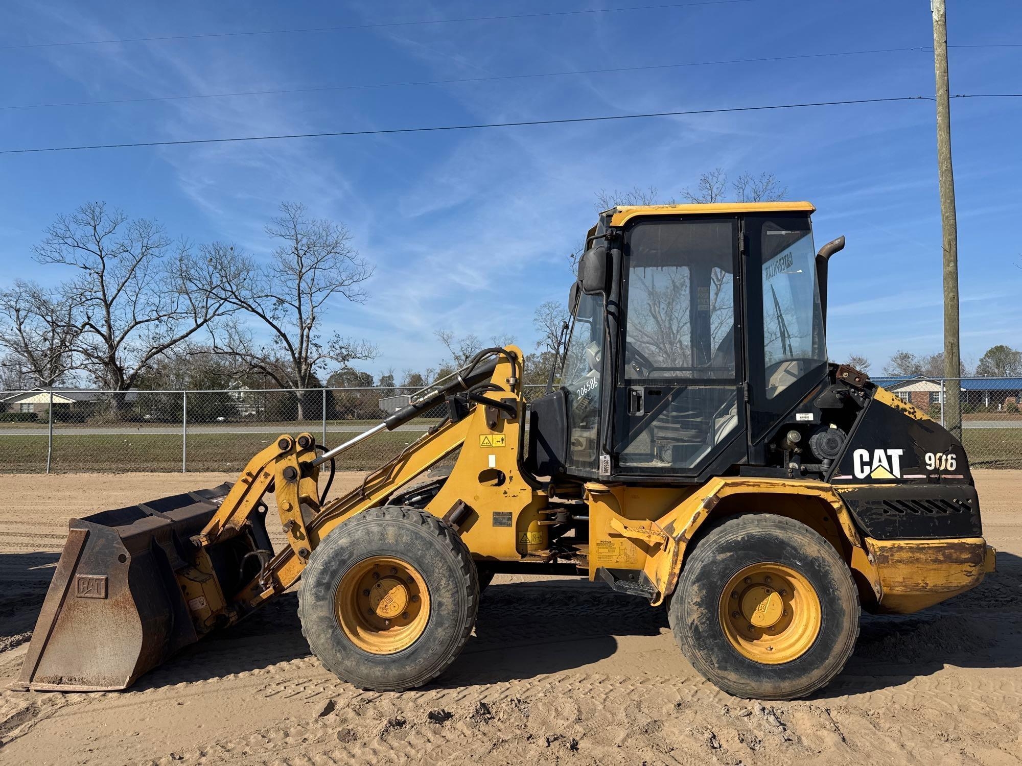 2005 CATERPILLAR 906 WHEEL LOADER (A52709)