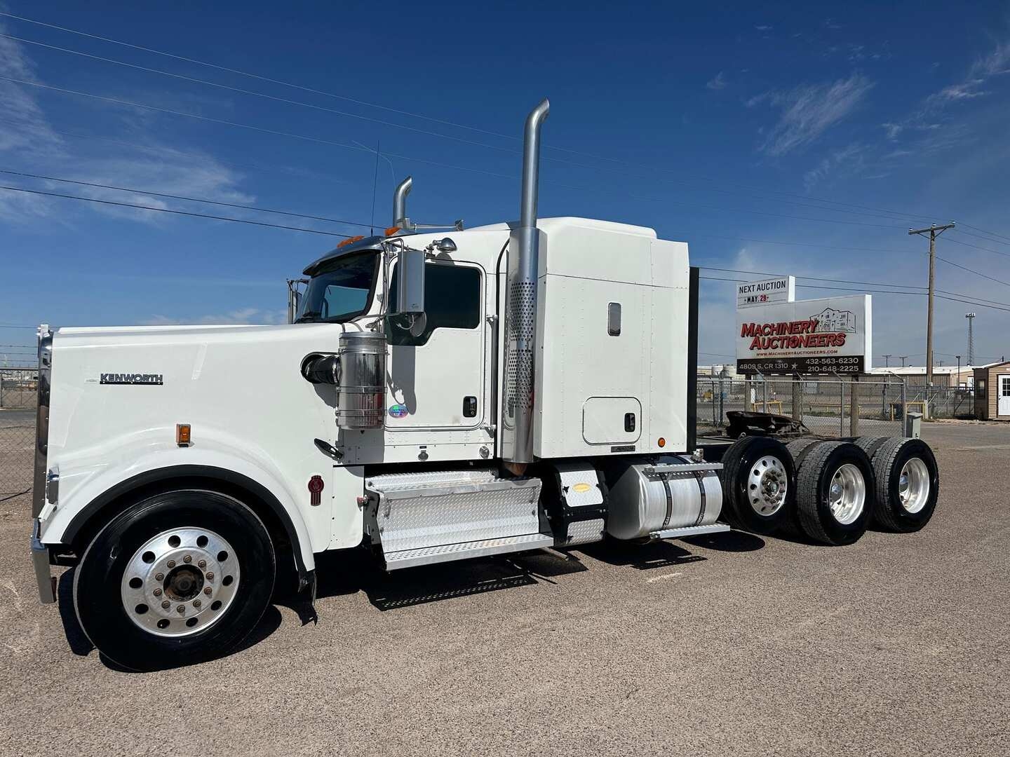 2013 KENWORTH W900 TRI AXLE (A47001)